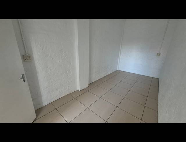 329M² WAREHOUSE TO LET IN APEX